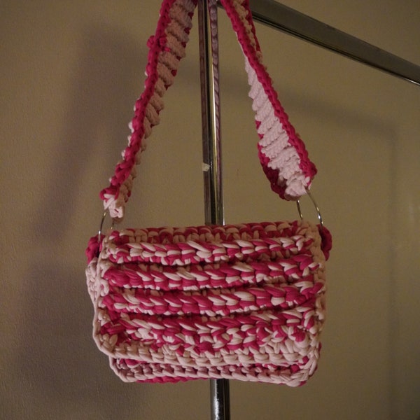 Crochet Bag, gehäkelte Handtasche aus recyceltem TShirt Garn