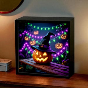Witch Hat Pumpkin Halloween Night Light – Glowing Jack-O’-Lantern Lamp with Spider, Wooden Frame Spooky Décor, Perfect Halloween Gift
