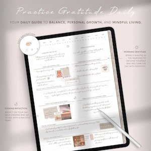 Op de afbeelding: Een digitale planner met een beige achtergrond en een kalender aan de linkerkant. De rechterkant heeft een sectie voor dagelijkse dankbaarheid met prompts voor intentie, dingen waar je dankbaar voor bent, dingen die je hebben laten lachen en geweldige dingen die vandaag zijn gebeurd. De tekst "Practice Gratitude Daily" staat bovenaan de planner.