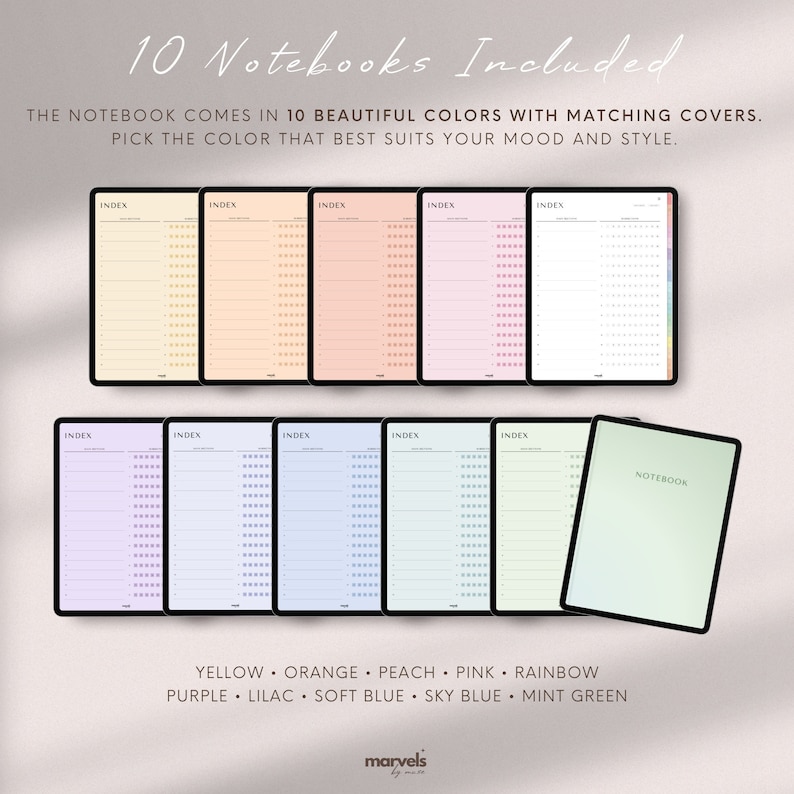 Op de afbeelding: Tien notitieboekjes met bijpassende omslagen in tien verschillende kleuren: geel, oranje, perzik, roze, regenboog, paars, lila, lichtblauw, hemelsblauw en mintgroen. De tekst "INDEX" staat op elk notitieboekomslag gedrukt.