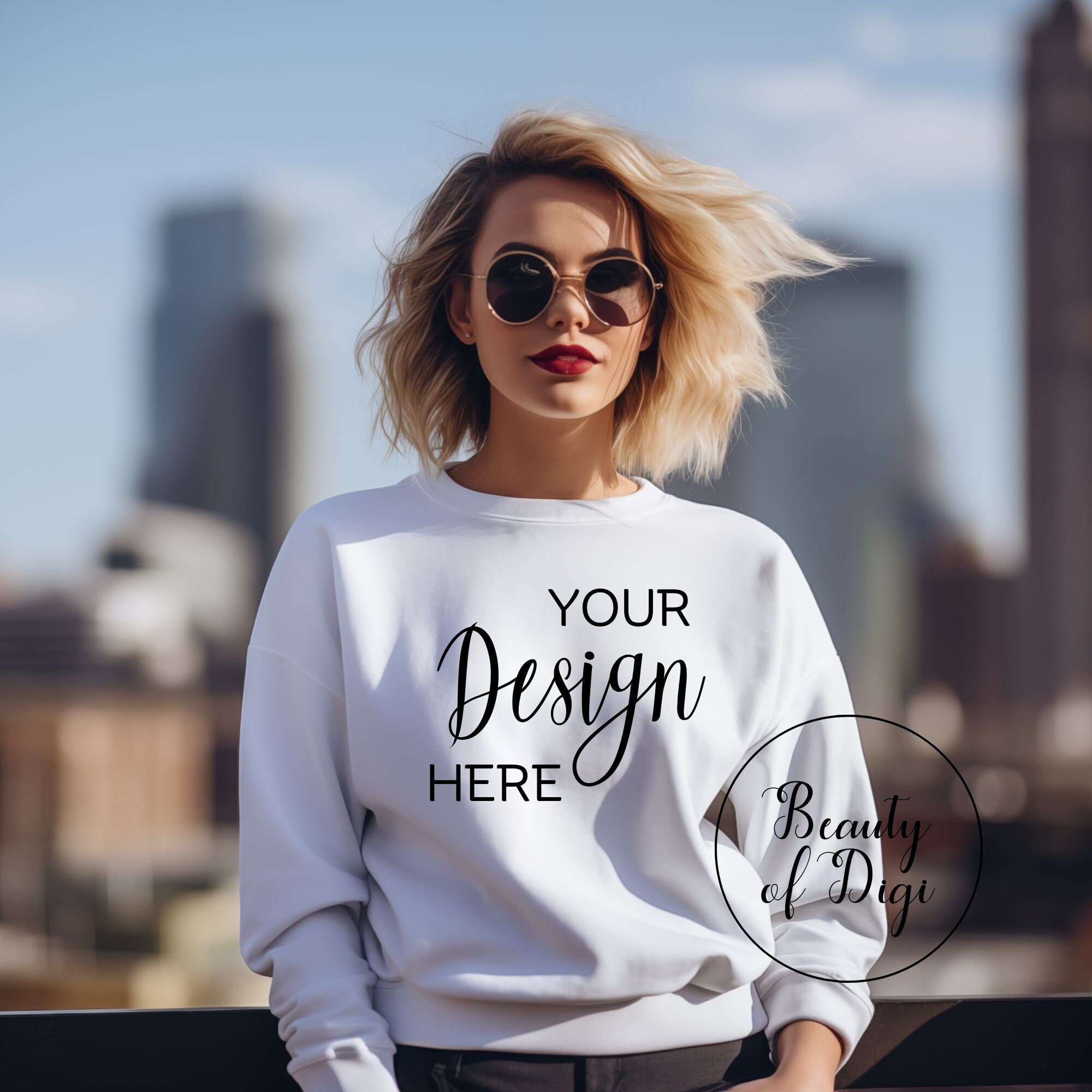 ホワイト ギルダン 18000 スウェットシャツ モックアップ：都市背景