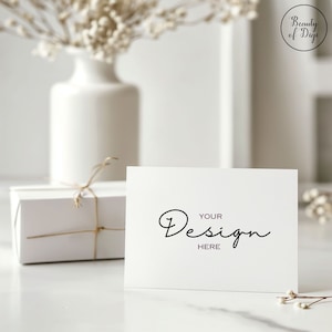5x7 Kartenmockup, Grußkarten Mockup, Geburtstagseinladungskarte Mockup, Hochzeit Dankeskarte Mockup, bezaubernder Hintergrund