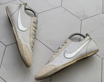 Vintage Nike Leather Sneakers White Beige Retro Running Shoes Y2K Low Top Trainers