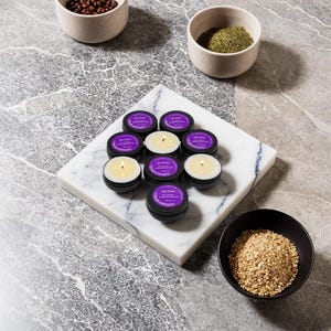 Natürliches Sojawachs Duftkerzen-Set &quot;&quot;Iris Grace&quot;&quot; | Handgemachte Naturkerze | Duftkerze im Metallgefäß | Geschenkset | Geschenk für Sie