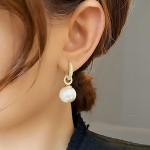 Perlenohrringe, Huggie Hoop Perlenohrringe, Barockperlenohrringe, Gold Minimalist Tropfenohrringe, Geschenk für sie, Muttertagsgeschenk