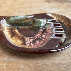 Popielniczka ceramiczna. Popielniczka z glazurą ociekową. Popielniczka vintage.