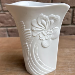 Kaiser,bisque vase. West German pottery vase. Vintage Kaiser vase. Mid Century vase. M Frey signed vase.