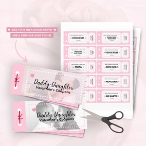 Może przedstawiać: Różowe i białe kupony do wydrukowania z różowym wzorem w kropki. Kupony są dla "Daddy-Daughter Valentine's Coupons" i zawierają takie aktywności jak "Chore Pass", "Board Game Marathon", "1 Hr Extra Play Time", "Veggie Pass", "Pizza", "Mini Golf", "Picnic Date" i "Go Karts".