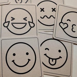 EMOJI - Ensemble de 12 sous-verres pour l'éducation des enfants, coloration, reconnaissance des émotions et jeu