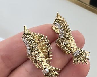 Pendientes de alas de plata chapados en oro de 14 k, tachuelas de plumas de ángel hechas a mano, pendientes llamativos de alas de ángel, regalo de joyería celestial bohemia para ella