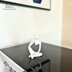 White Thinker Statue, Resin Figurine, Abstract Office Home Decoration, Home Decor, Modern Sculpture, Modern Minimalist Art