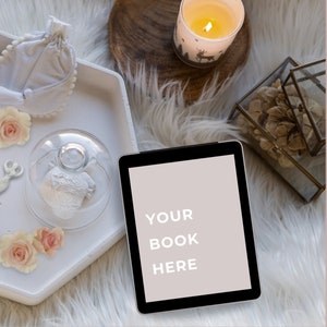 Makieta e-booka Bookstagram, makieta książki w stylu Romance FlatLay KDP Cover, szablon e-booka Canva, autor mediów społecznościowych Instagram Layflat