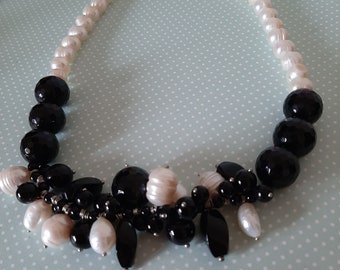 Vintage Stunning Elaborate Freshwater Pearl Necklace with Black Beads. 44cm length.