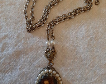 1940s Vintage Limoge Cameo Filigrane Gold Messing und Faux Perlen Halskette. 60cm Länge. Selten und schön!