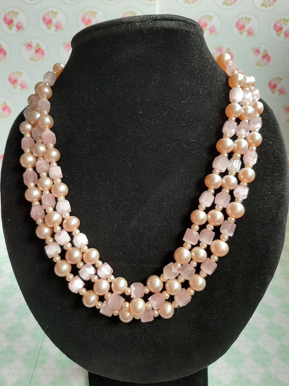 Sautoir Ancien En Perles à Facettes Plastique Rose - Longueur ~43cm - Très Bon état
