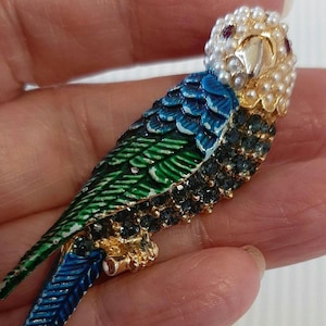 Vintage Parrot rhinestone and enamel brooch with red rhinestone eyes. Good Condition.