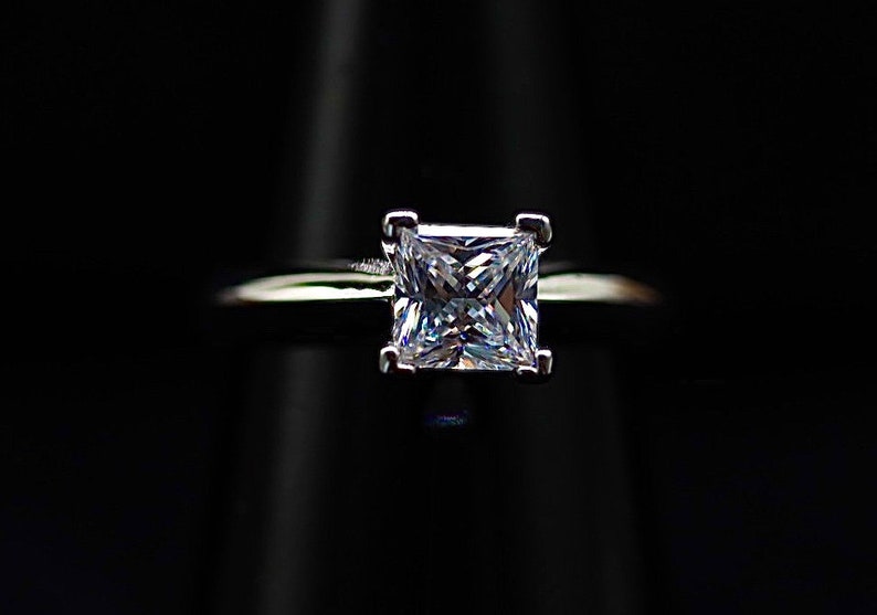 Minimalist Princess Square Colorless Lab-grown Diamond Ring in Platinum ...