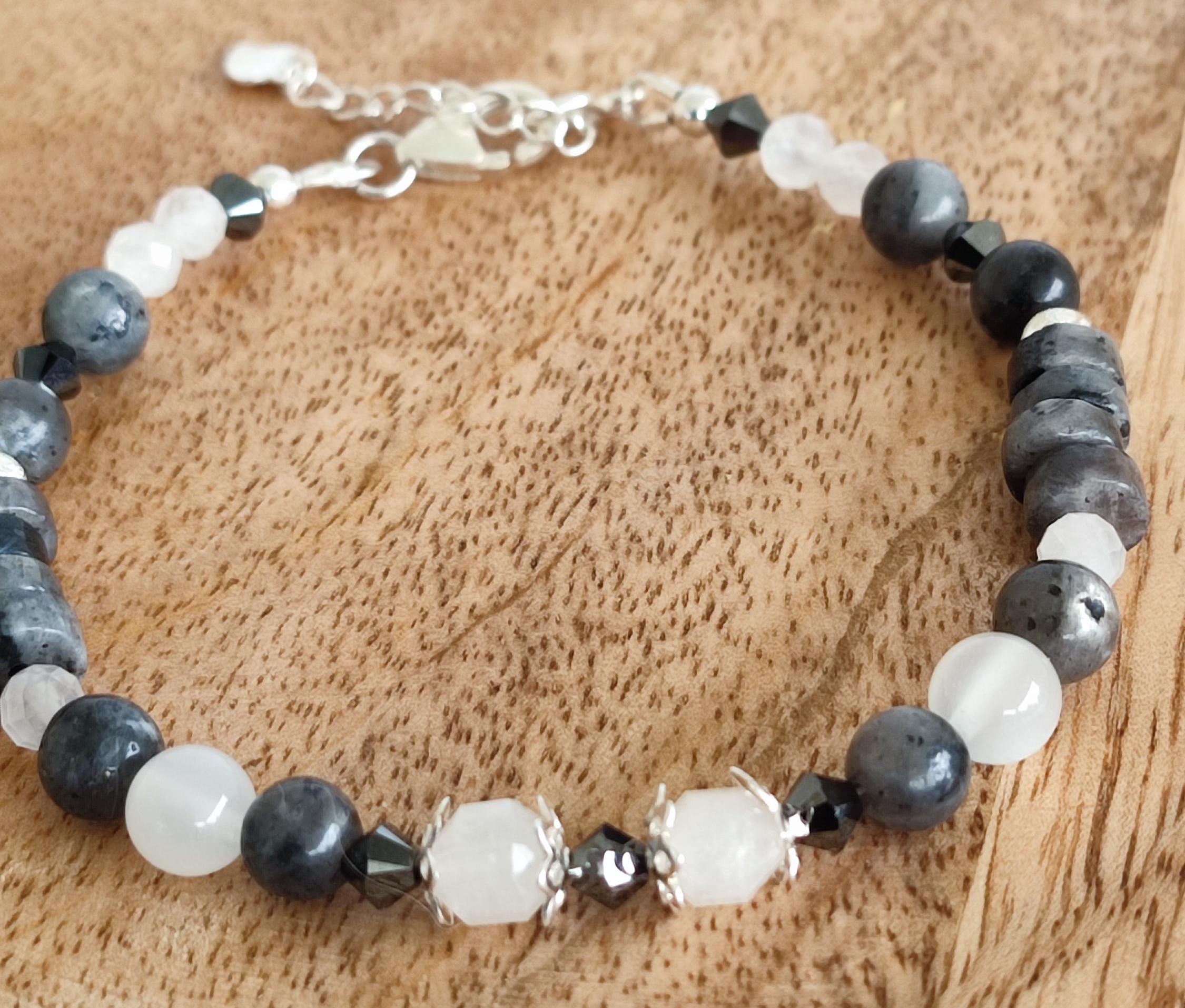 Faceted Moonstone and Labradorite Grade AA I Bracelet Glamorous Jewelry in Gray and White 925 Silver - Chic Costume Jewelry Adjustable