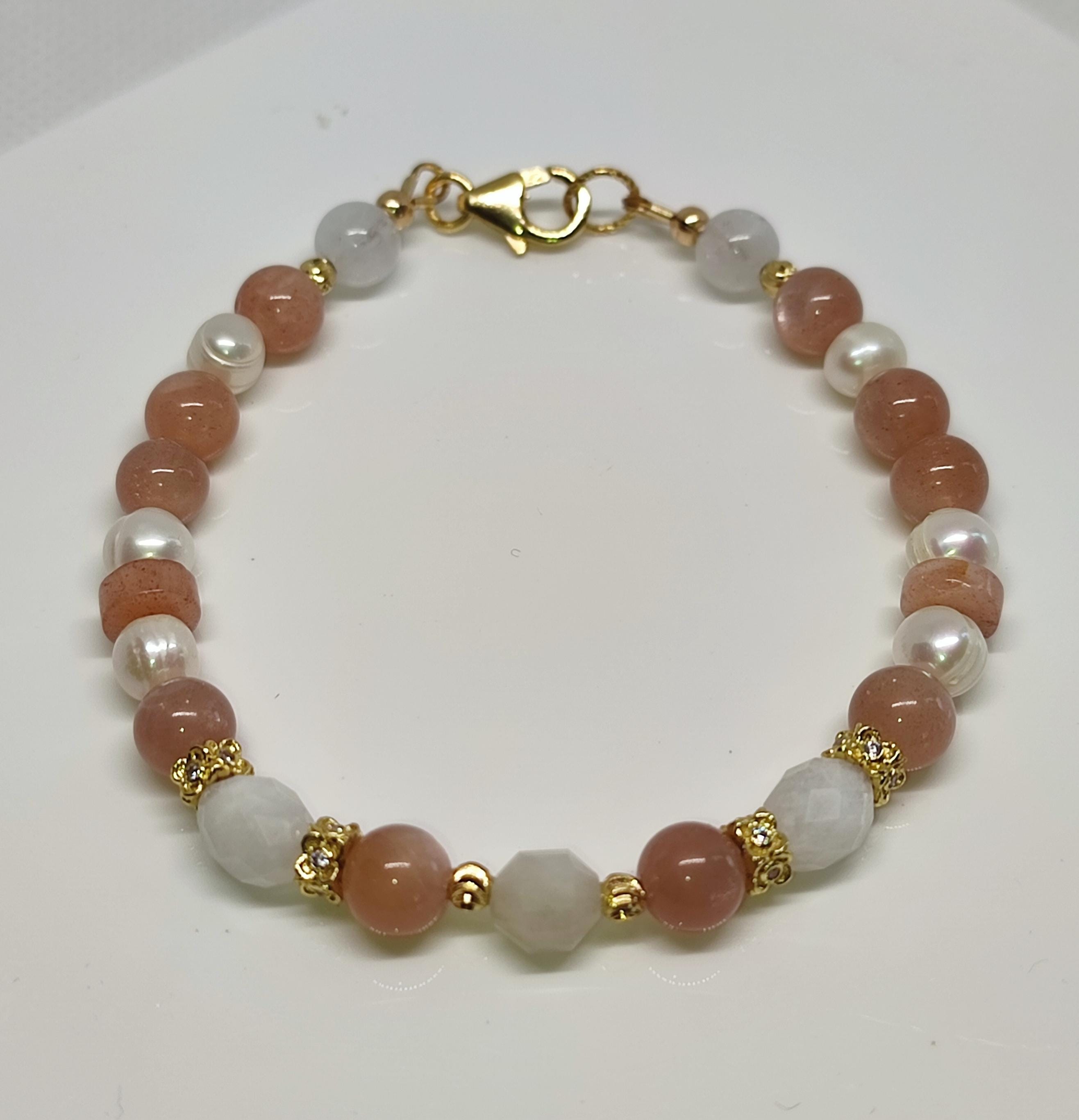 Bracelet En Argent Avec Pierre De Lune Et Perle – Élégant Et Naturel !