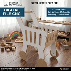 Op de afbeelding: Een kinderwagen van wit en lichtbruin hout met een handvat en vier wielen. Het digitale bestand bevat DXF-, SVG- en PDF-formaten met een montagehandleiding. De tekst op de afbeelding luidt: DIGITAL FILE CNC, CARRITO INFANTIL / KIDS CART, ASSEMBLY GUIDE INCLUDED.