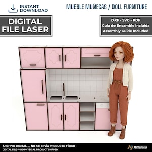 Könnte beinhalten: Eine digitale Datei für den Laserschnitt von Puppenmöbeln, die eine rosa-weiße Küchenzeile mit Schränken, Spüle und Herd zeigt. Der Text lautet MUEBLE MUÑECAS / DOLL FURNITURE, DIGITAL FILE LASER, DXF - SVG - PDF, Guía de Ensamble Incluída Assembly Guide Included.