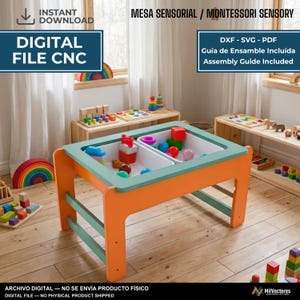 Puede incluir: Un archivo digital para una mesa sensorial con marco naranja y superficie verde azulado con dos bandejas rectangulares blancas. La mesa contiene varios juguetes pequeños coloridos. El texto incluye MESA SENSORIAL / MONTESSORI SENSORY.
