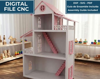 Può includere: Un file digitale per una casa delle bambole in legno a tre piani con tetto a capanna rosa, pareti bianche, persiane rosa e scale rosa. Il design include finestre ad arco, un balcone con ringhiera decorativa e il testo CASITA DE MUÑECAS.