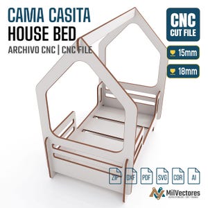 Pu&ograve; includere: Una struttura letto a forma di casa bianca con bordi marroni, che riporta il testo CAMA CASITA HOUSE BED, CNC CUT FILE, 15mm, 18mm, ZIP, DXF, PDF, SVG, CDR, AI e MilVectores. La struttura include un telaio a tetto spiovente e sponde laterali.