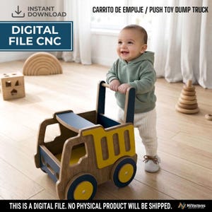 Puede incluir: Un archivo digital para máquina CNC para crear un camión de juguete de madera para empujar. El diseño presenta un marco de madera natural con detalles en amarillo y azul, incluyendo una caja de carga amarilla y ruedas amarillas con bordes azules.