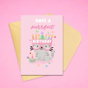 Süße Katzen Geburtstagskarte – Purrfect Birthday – Kawaii Kätzchen Grußkarte mit Gläsern & Kerzen – Lustige Tierkarte für Kinder und Katzenliebhaber