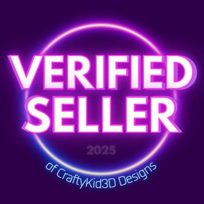 Może przedstawiać: Neonowe r&oacute;żowe i niebieskie koło z tekstem "VERIFIED SELLER 2023 of CraftyKid3D Designs" w środku.