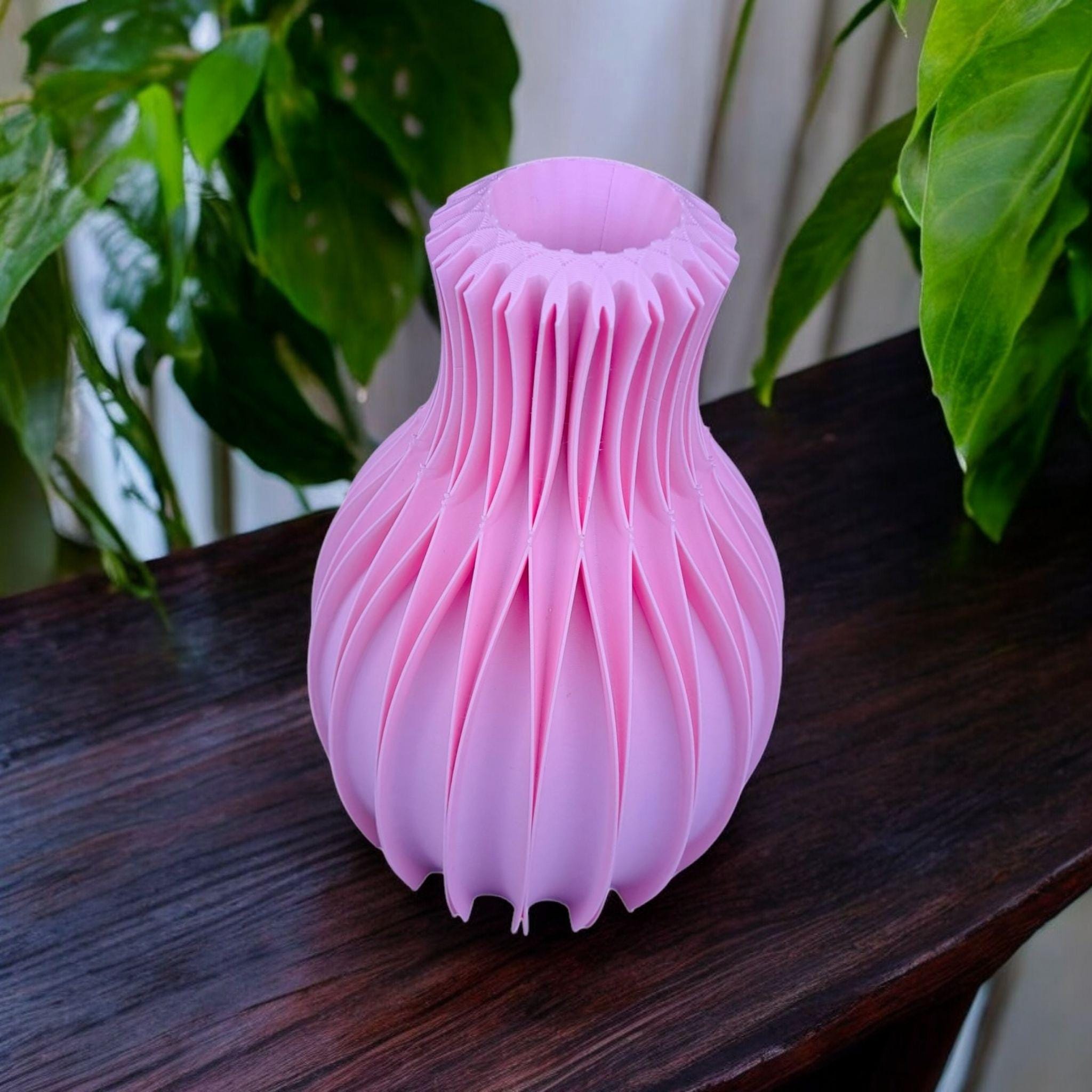 Facetta Vase: Modern Geometric Home Decor - Picture 10 of 12