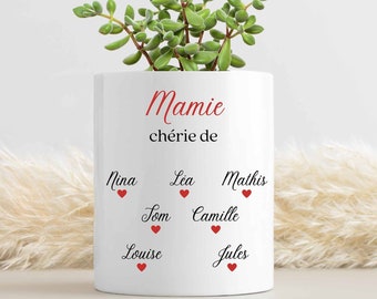 Personalized cup (or pot of flowers/pencils) grandma with first name of grandchildren or mom / aunt / godmother text and first names of your choice