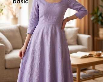 Könnte beinhalten: Ein lavendelfarbenes Midikleid mit quadratischem Ausschnitt und Dreiviertelärmeln. Das Kleid hat ein eng anliegendes Oberteil und einen ausgestellten Rock. Der Text "berry basic" ist in Schwarz in der oberen linken Ecke abgebildet.