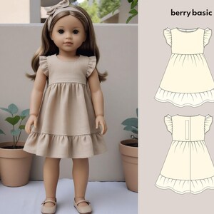 K&ouml;nnte beinhalten: Eine Puppe in einem beigefarbenen Kleid mit R&uuml;schen&auml;rmeln und -saum, passendem Stirnband und Schuhen. Das Kleid-Design ist rechts abgebildet, mit dem Text "berry basic" &uuml;ber der Illustration.