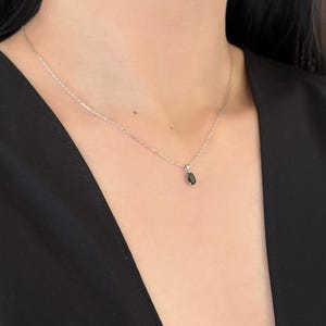 Collier délicat avec pendentif en pierre noire, bijoux de collier avec pierres précieuses noires et zircon, plaqué or 18 carats en argent 925 élégant collier clavicule bijoux