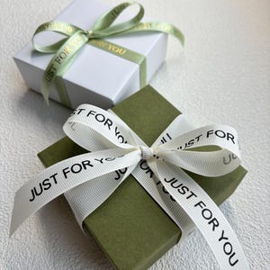 Cute Jewellery Gift Boxes, High Quality Jewelry Gift Box With Ribbon For Earrings Bracelet, Luxury Padded Cardboard Velvet Necklace Box