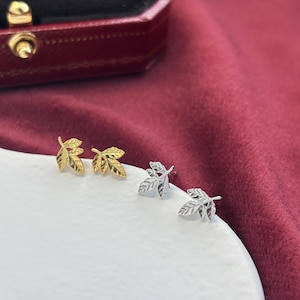 Schöne niedliche Ahornblatt Ohrstecker, Retro goldene Ahornblatt Ohrstecker, zierliche Mini minimalistischen Schmuck, vergoldeter Sterlingsilber Schmuck