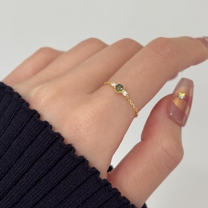Elegant Green Stone Adjustable Rings, Dainty Round Emerald Ring, Vintage Sterling Silver Chain Ring Jewelry, Retro Golden Rings Jewellery