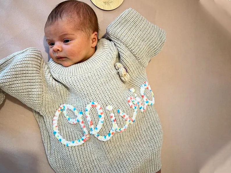 Personalisierter Baby-Pullover, Benutzerdefinierter Name Pullover, Stickerei Name Pullover, Neugeborene Mädchen nach Hause kommen Outfit, individuell gestrickte Geschenke für Babys Bild 5