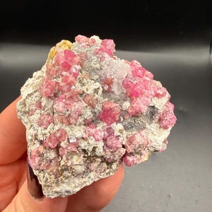 Pink Raspberry Garnet / Rosolite specimen from Mexico.