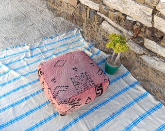 Otomano marroquí vintage, puf de muebles de exterior, puf Kilim de Marruecos, puf de meditación de yoga.Puf de suelo, almohadas Kilim rojas al aire libre