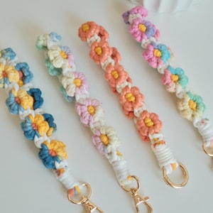 Correa para llavero de macramé con margaritas, accesorios para llaves con flores, clips para billeteras, llaveros bohemios, adornos para calcetines, llaveros, adornos para bolsos