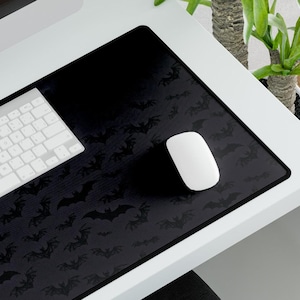 Gothic Bat Pattern Desk Mat: Spooky Halloween Keyboard Mat