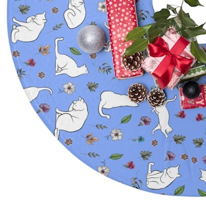 カラフルな猫のクリスマスツリースカート：ふわふわフリースのホリデーデコレーション