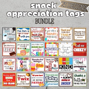 Może przedstawiać: Zestaw 25 drukowanych etykiet z podziękowaniami za przekąski w różnych kolorach i wzorach. Etykiety przedstawiają różne przekąski i zwroty takie jak "Jesteś Extra", "Nasz zespół jest "Masłem" z Tobą", "Wpadłem tylko, żeby powiedzieć dziękuję za wszystko, co robisz", "Robisz nasz kwaśny dzień słodszym!" i "Jesteś ratownikiem, dziękuję!"