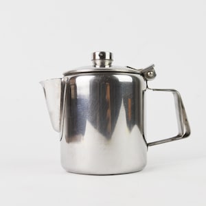 Théière vintage en aluminium, cafetière vintage avec plaque de cuisson en métal, théière de camping vintage, décoration de cuisine rustique vintage, ustensiles de cuisine rétro