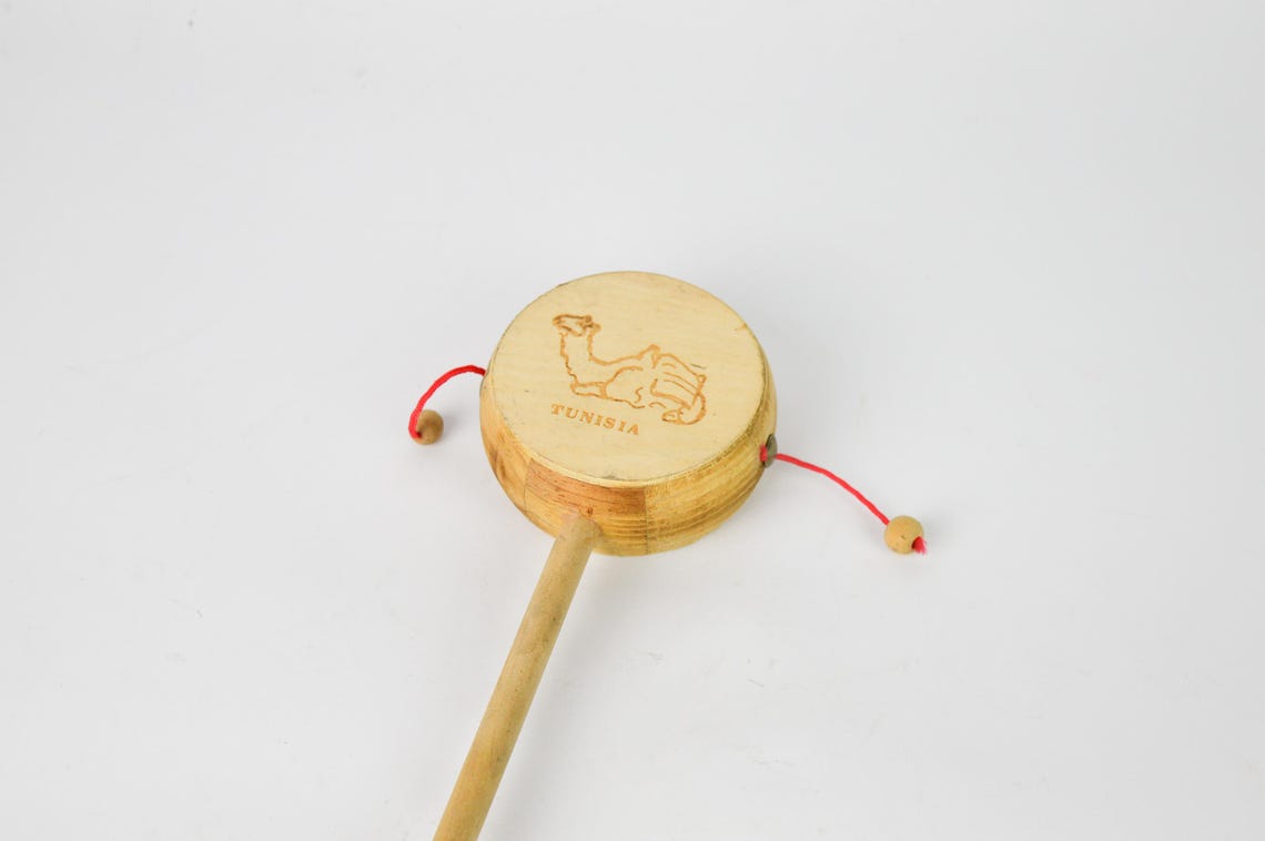 Vintage Rattle Drum, Tribal Spin Drum, Instrument Noise Maker, Made in Tunisia, Child Toy, foto 3 di 5
