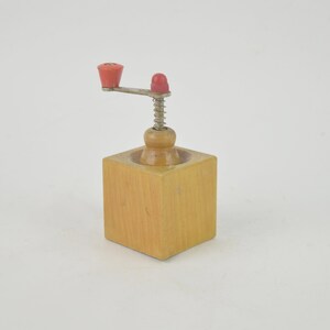 Vintage Pepper Mill, Vintage Pepper Shaker, Vintage Pepper Grinder, Unique Pepper Grinder, Home Decor, Square Pepper Grinder, Gift for Her, Kitchen Decor, Unique Pepper Mill, Wooden Pepper Grinder, Wooden Pepper Mill, Wooden Pepper Shaker