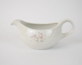 Vintage keramisk såsskål, ornamenterad såskanna, elegant såsbestick med blomstermönster, dekor